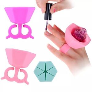 FINGER WEARABLE NAIL POLISH BOTTLE HOLDER